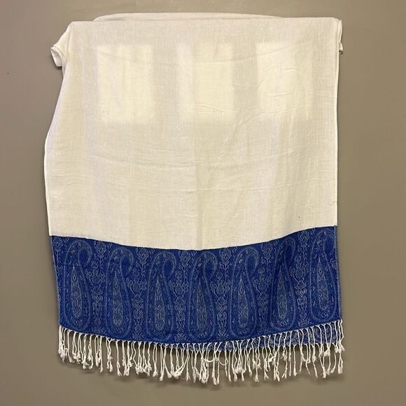 Off-White Cashmere Jacquard Scarf and/or Wrap with Blue Paisley Ends and Tassels - Picture 12 of 12